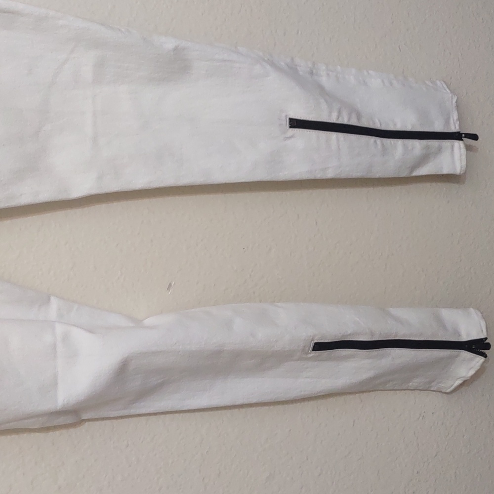 NWT ROCK AND REPUBLIC CARNAGE WHITE PANTS WITH BLACK ZIPPERS ON BACK SIZE 31 - Picture 14 of 15
